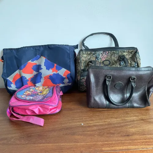 4 bolsas: viagem, mão, sanduicheira, térmica
