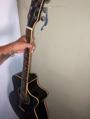 Violão elétrico hofma original R$430 * ZAP