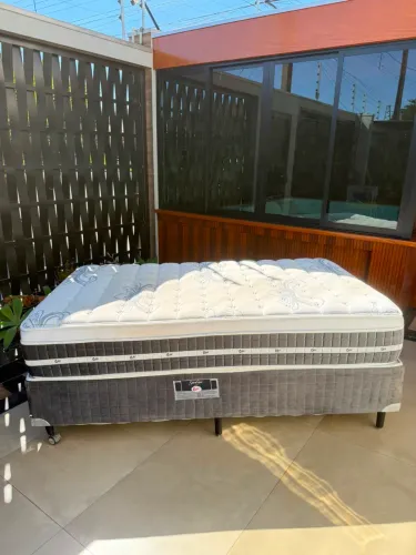 Cama box com colchão