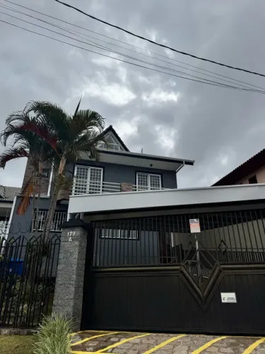 Sobrado para aluguel tem 171 metros quadrados com 4 quartos em Boa Vista - Curitiba - PR
