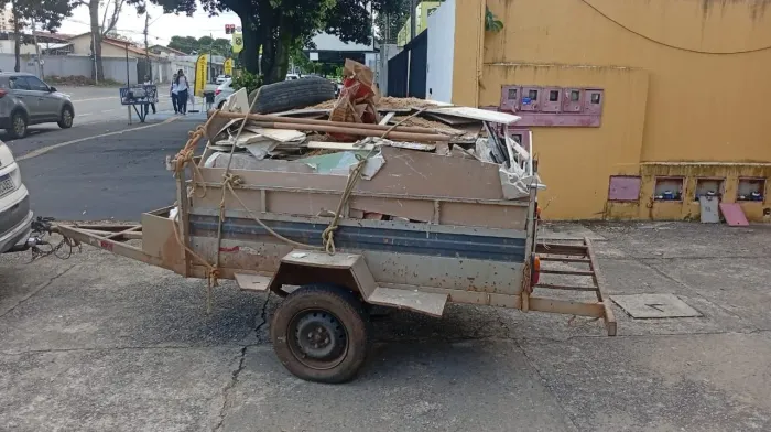 Entulhos, descarte de móveis velhos, pequenos fretes,em toda grande Goiânia e Aparecida 