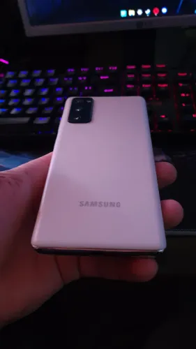 Celular S20 fe