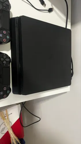 Ps4 seminovo com 4 controles ou 2 controles