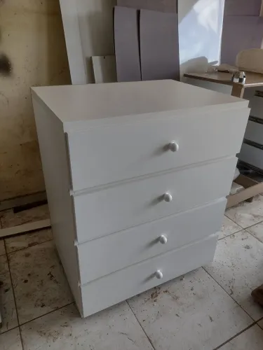 cômoda Disponível pra venda