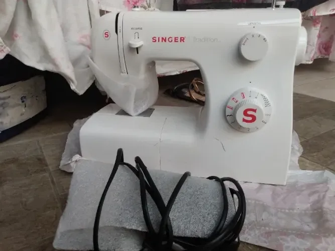Máquina costura Singer Tradition 2250