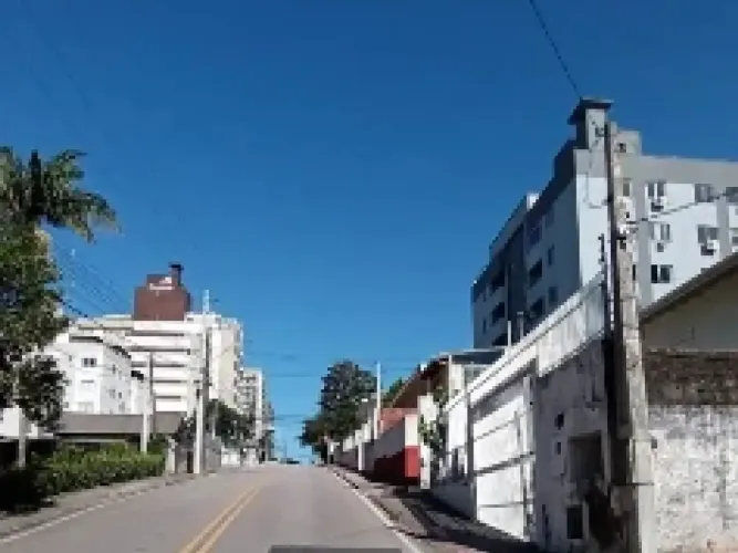 Área Terreno: 1.329,46 m² ( 884,30 + 445,16) JD Atlântico .