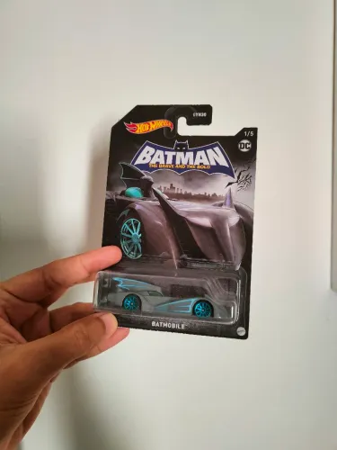 Hot Wheels Silver Series 1/64 Batmobile The Brave and The Bold Batmóvel Batman