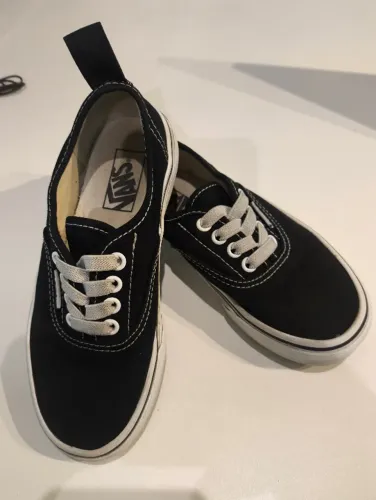 TÊNIS  VANS INFANTIL TAM  US- 13.0 - ORIGINAL  TAMANHO APROXIMADO 28 ( FORMA JUSTA) 