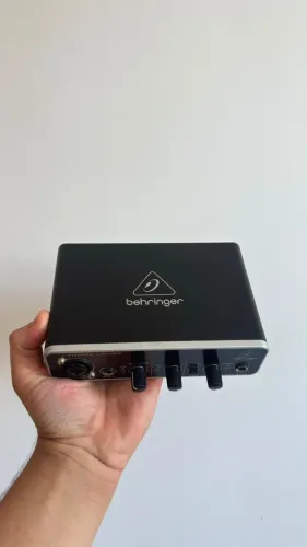 Interface Behringer Um22