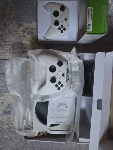 XBOX SERIES S - 512gb - 2 controles ( originais )