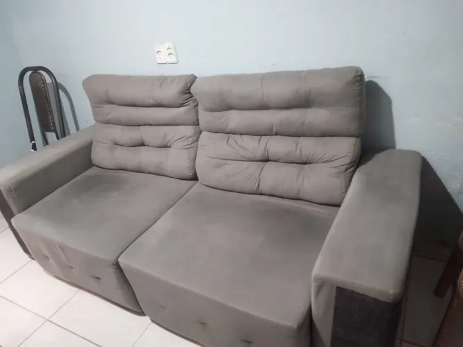 Sofá retrátil e reclinável