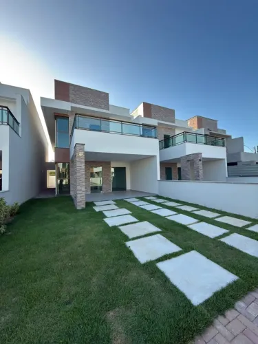 CASA DUPLEX COM EXCELENTE LOCALIZAÇÃO NO EUSÉBIO! ÁREA DE 207M2 NO EUSÉBIO