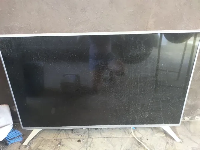 TV retirada de peças