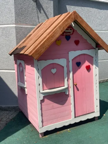 Casinha de madeira para criança