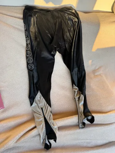 Calça Fitness Efeito Couro Brilhante Estilo Mulher-Gato Preta Tamanho 40