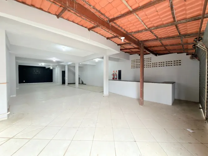 Loja Comercial 130m² com Sol da Manhã em Colina de Laranjeiras - Localização Estratégica