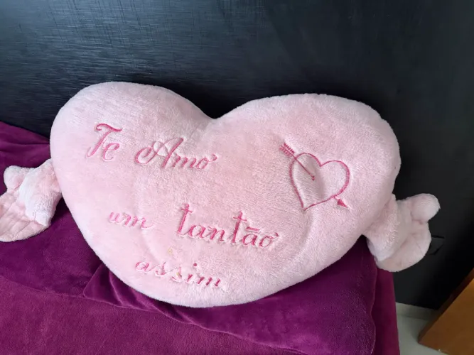 Pelúcia coração grande 1metro eu te amo usado