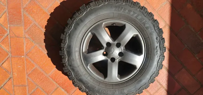 Jogo roda pajero TR4 com pneu 