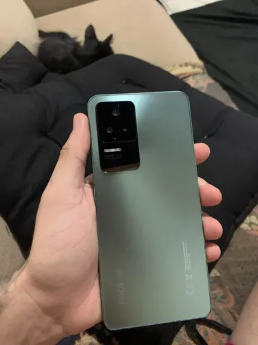 POCO F4 