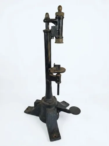 Engarrafador mecânico de pedais (rolhador de coluna de ferro fundido)