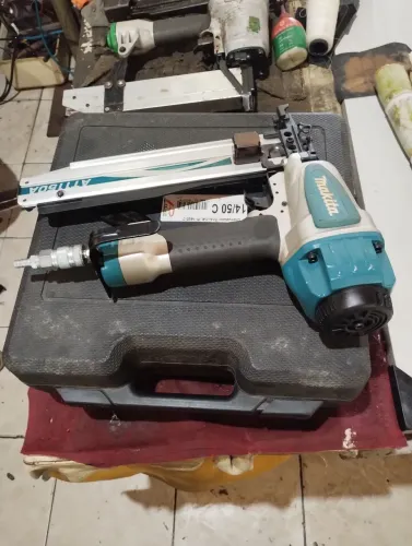 Grampeador Pneumático Maquita