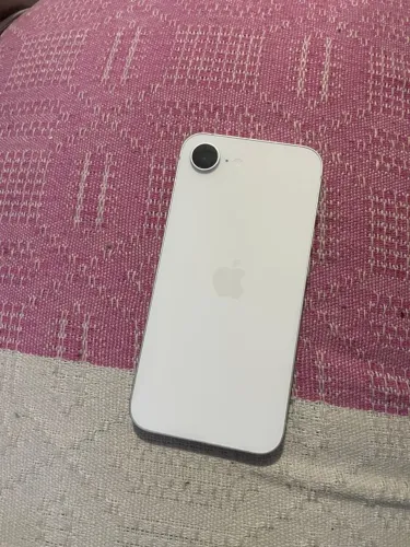 iPhone 16e 4 meses