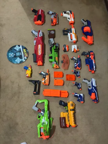 COLEÇÃO NERF ORIGINAL HASBRO - 17 LANÇADORES + ACESSÓRIOS