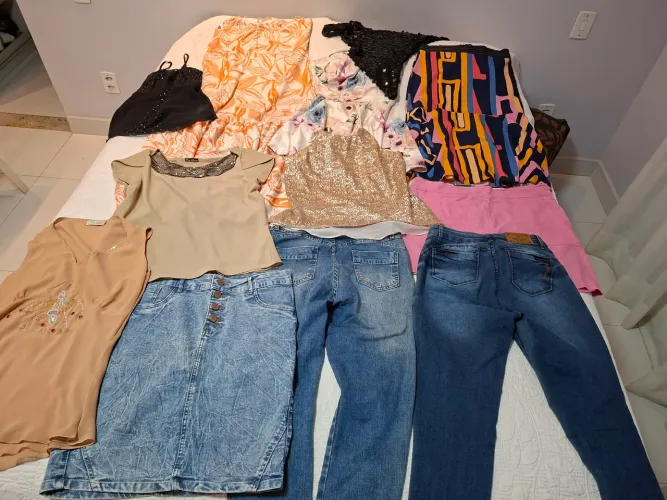 ROUPAS VARIADAS EM ESTADO DE NOVAS