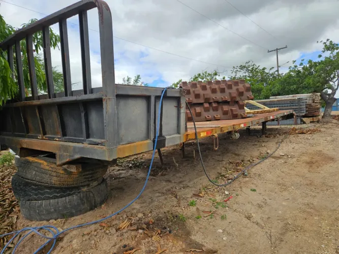 Carroceria para transportar máquinas 
