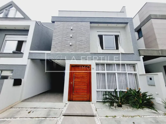Sobrado com 3 Quartos, 1 Suíte, 136.02M², à Venda por R$ 990.000,00 - Umbará, Curitiba (Pr