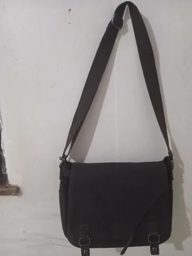 Bolsa carteiro unissex preta