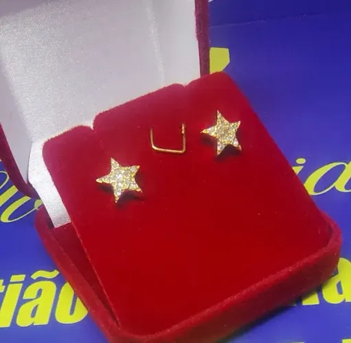 Brincos Estrela Diamantes Ouro 18 Kilates Peso 1.89 Gramas 9 mm 
