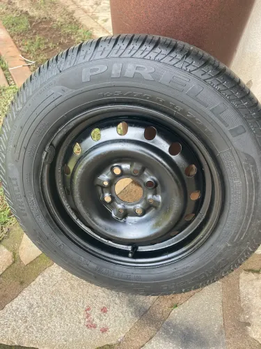 Roda e pneu aro 13 Pirelli 