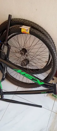ksw xlt 100 aro 29 quadro 19 na cor preta com detalhes verde vem desmontada