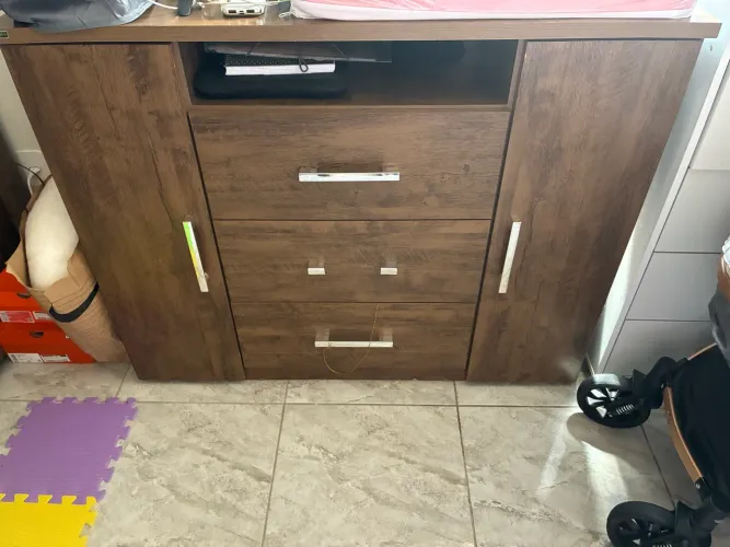 Cômoda usada 3 gavetas e 2 portas