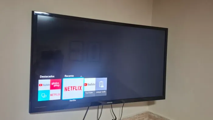 Smart TV Samsung 32" Modelo UN32J4300AGXZD + Controle