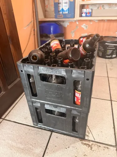 60 Garrafas Retornáveis Brahma + 2 Engradados Ambev