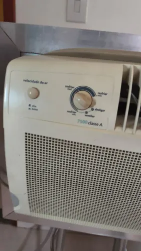 Ar condicionado 7.500 BTUs usado