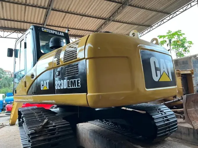 Escavadeira Caterpillar modelo 323 - Ano 2008 - R$ 330.000,00