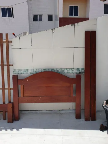 Cama e estante madeira pura