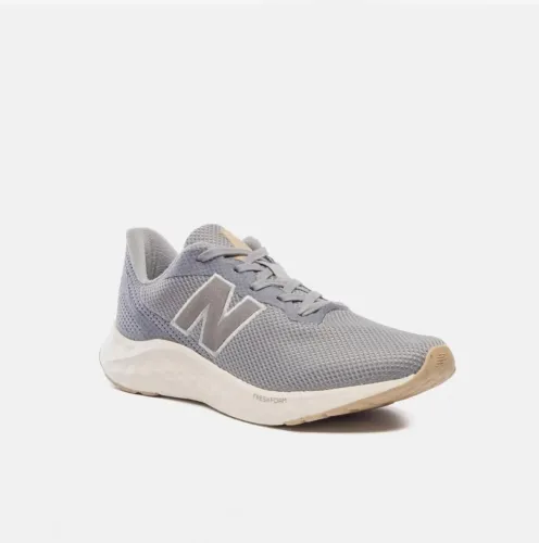 Tênis New Balance Fresh Foam Arishi V4 Masculino Cinza
