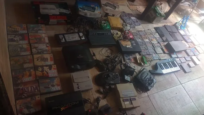 Diversos videogames antigos 
