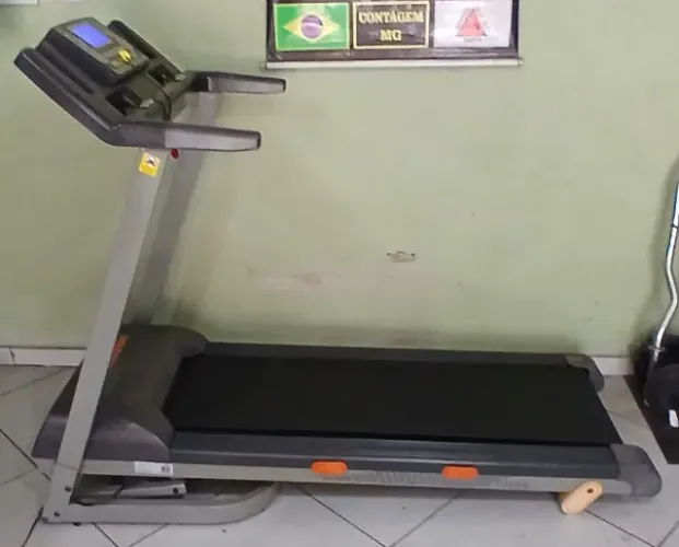 Ate 4x sem Juros - Esteira Elétrica Athletic Advanced 720ee-C/ Inclinação Elétrica - 16Km 