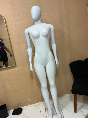 Manequim de Loja Feminino com Base