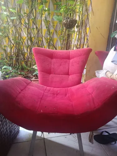 Cadeira vermelha de sala 
