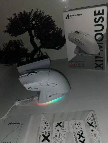 Mouse Gamer Sem Fio Attack Shark X11, Sensor PixArt PAW3311, 63g, 22.000 DPI + Base RGB<br>