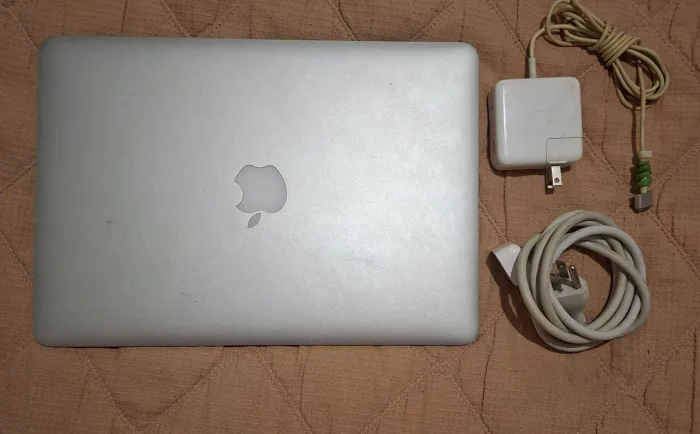 MacBook Air 13" Apple - Intel Core i5 - 8GB RAM - SSD 128GB