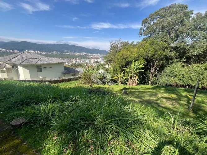 Terreno à Venda no Condomínio Trindade em Florianópolis