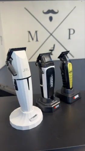 Máquina de corte e acabamento