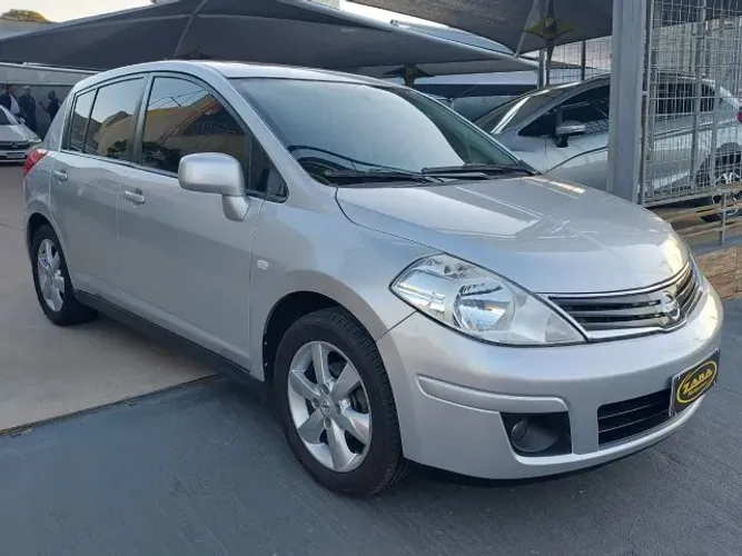 Nissan Tiida SL 1.8/1.8 Flex 16V Aut. 2011